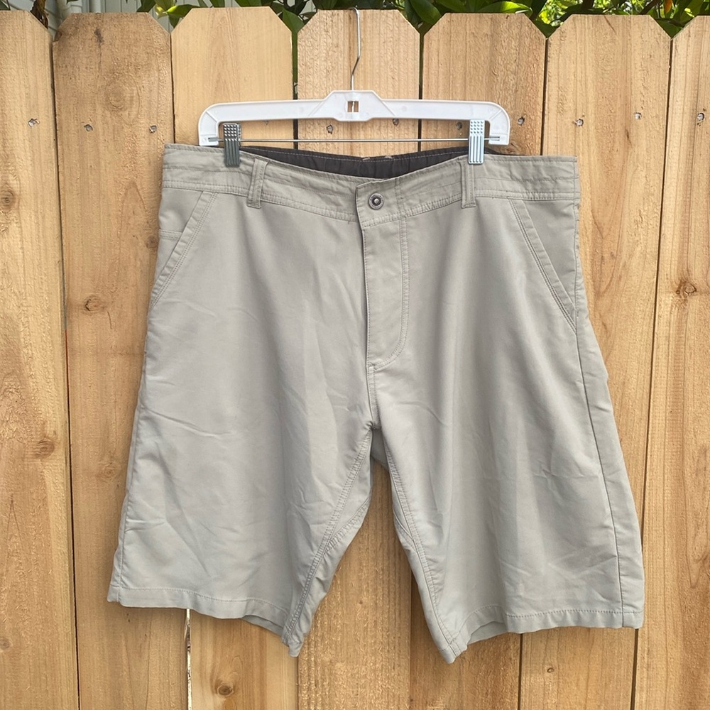 Kuhl Men's 11" Inseam Shorts Size 38 Tan Khaki Beige Side Pocket Hiking Outdoor